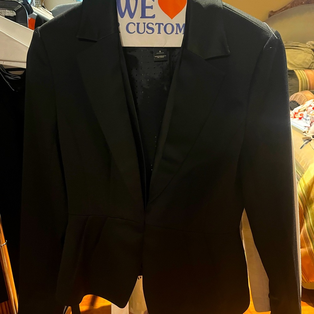 Fitted gorgeous black blazer
